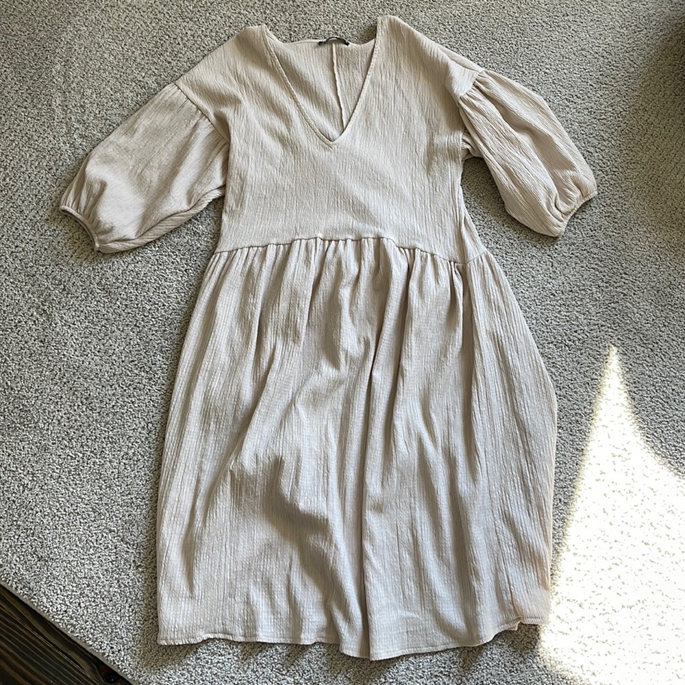 Zara dress, light weight, comfortable fit, worn once on trip.